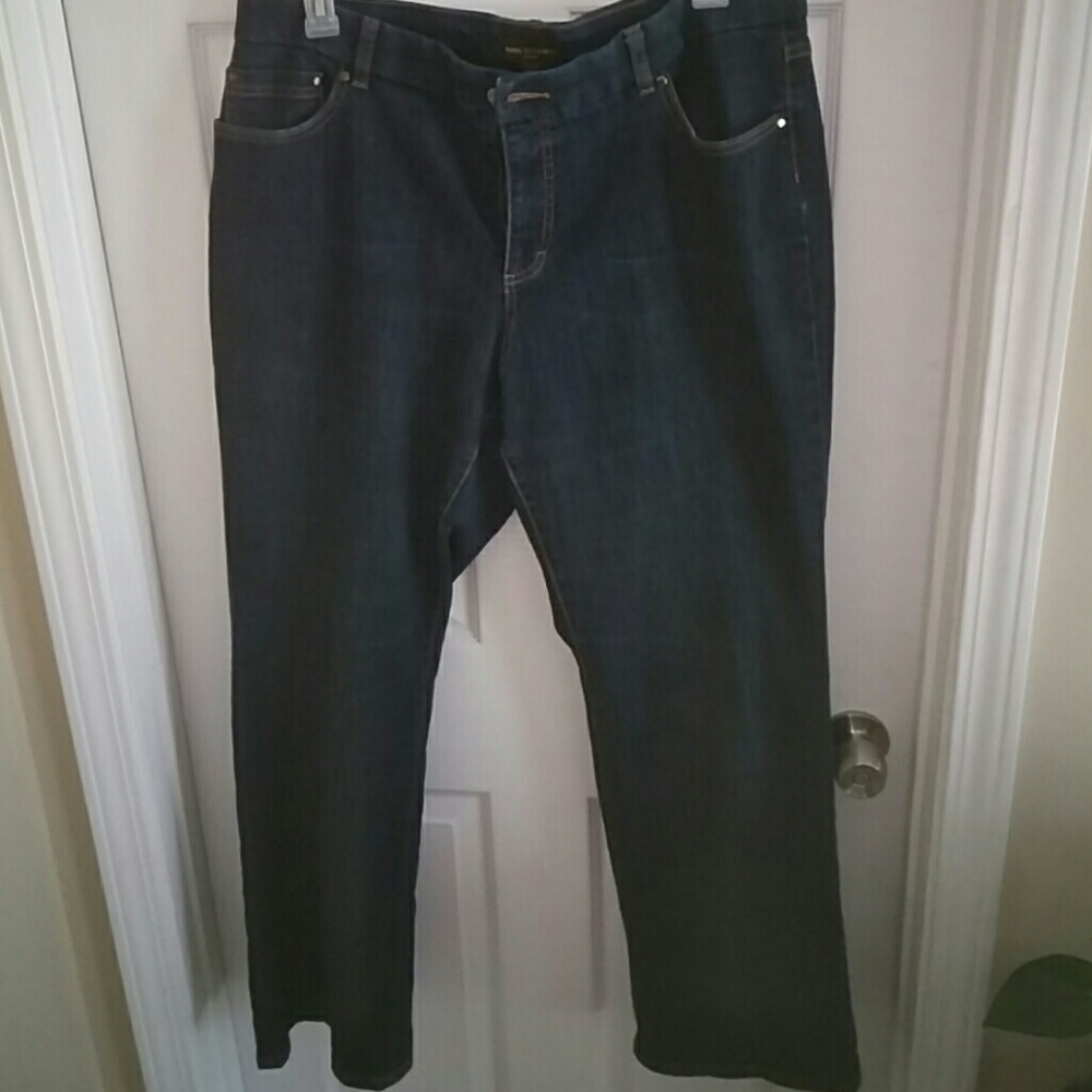 Dana Buchman dark wash blue jeans